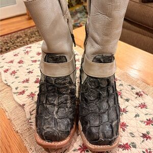 Freebird Two-Tone Heeled Boots - Black and Cream